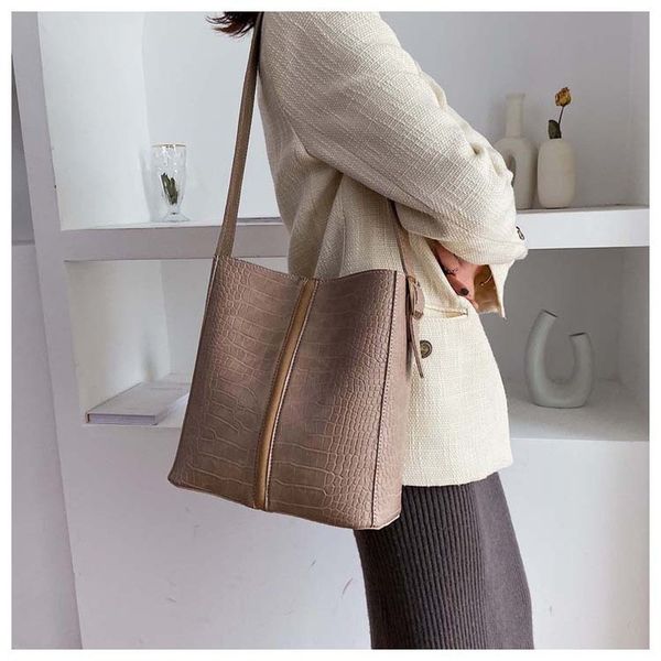 

2020 new fashion simple large capacity solid color shoulder bag ladies casual diagonal bag handbag
