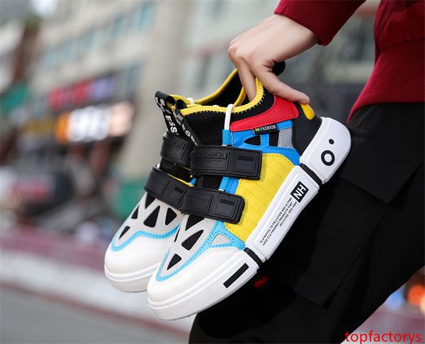 

2020 with fashion designer shoes triple s sneakers cool sole stitching wild sneakers three color men running outdoor shoes