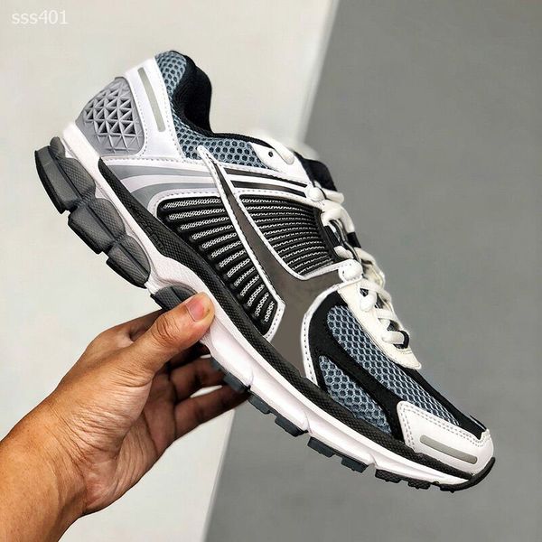 

high end designer sneakers men flat fashion luxury triple shoes sneakers men classic red bottom sport shoes black white casual shoe 39-45