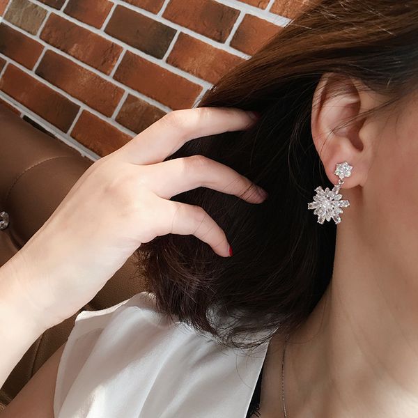 

sweet elegant micro-inlay shiny zircon flowers snowflake earrings for women personality simple female stud earrings jewelry, Silver