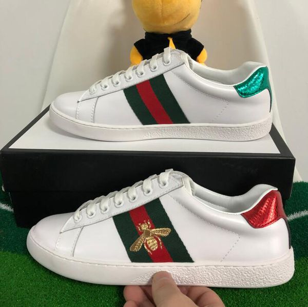 

Fa hion de igner ca ual hoe red and black embroidery triped bee nake head cla ic low hoe men and women ca ual hoe large ize 35 46