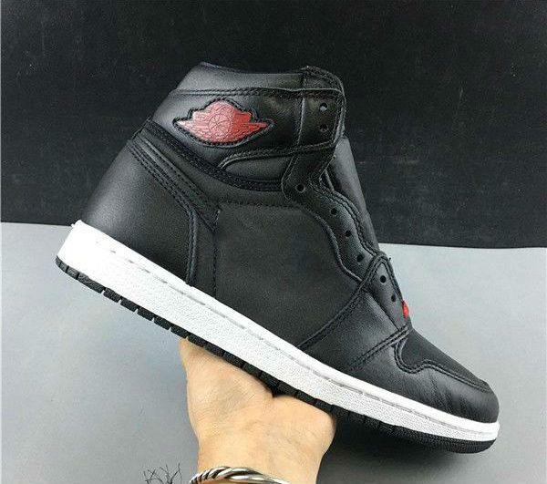 

wholesale 1 high og basketball shoes 1s red satin black toe men trainers women sports sneakers
