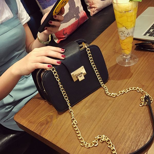 

2018 new korean fashion women's bag tide shoulder bag messenger small square clip chain women's