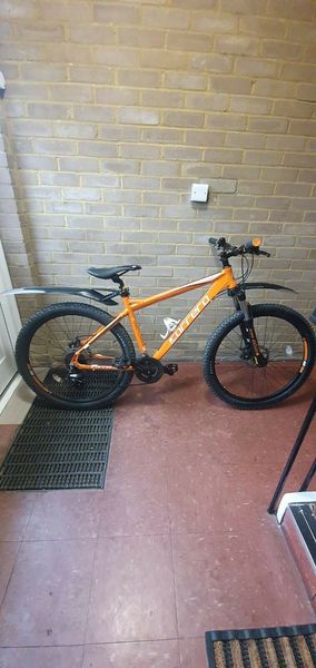 

Carrera Vengeance Mens Mountain Bike 18 " Рама