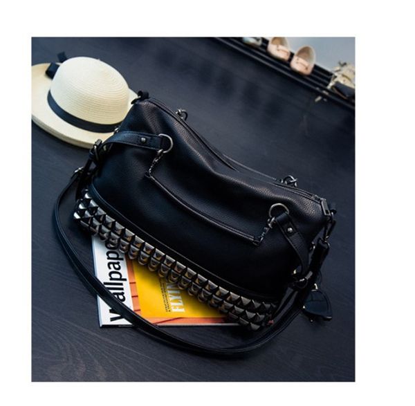 

desiner luxury womens totes new fashionable large capacity rivet large bag lady bags with shoulder oblique straddle girls black handbags hot