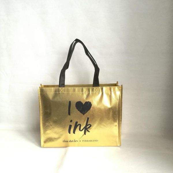 

500pcs/lot custom gold luxury metallic non woven shopping bag with thick hanles laminated laser shinny bag for wedding/clothes
