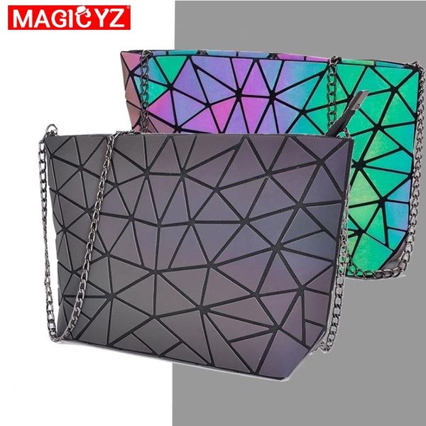

2019 конструктор brands женщин сумки на ремне, моды лазера luminous цепи ремешок маленький сумка геометрическая решетка кошелек сцепления