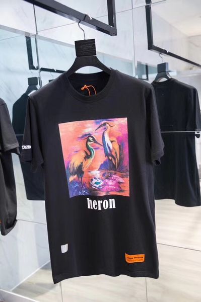 

Новый популярный логотип темного журавля с короткими рукавами и круглым воротом