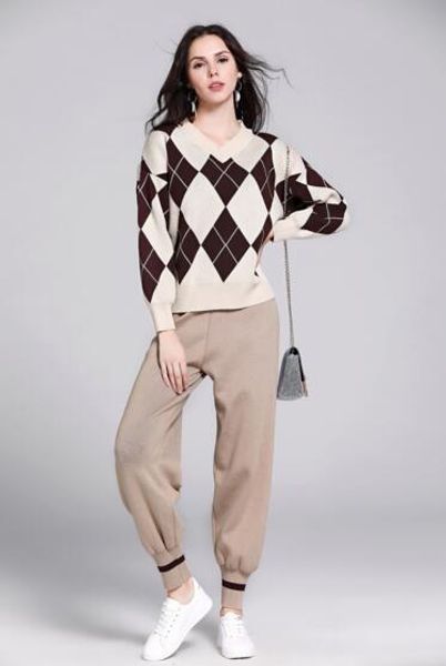 

european hong kong flavor suit women's autumn and winter new light and windy thin knit two-piece suit, White