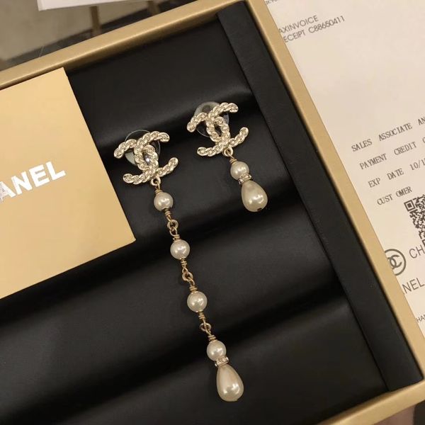 

Korean fa hion jewelry gift drop earring bra material letter and pearl ab de ign women earring for women tud de igner p 6788a