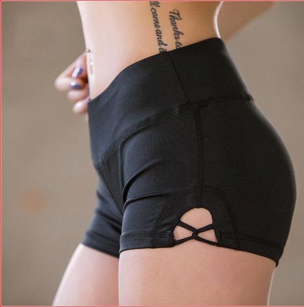 Nuovo tipo di pantaloncini da yoga attillati color pesca Pantaloncini cinematici da ciclismo Cross Hollow Woman Sports Hot Pants