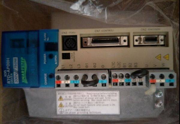 

r7d-ap08h новый и оригинальный драйвер ac servo