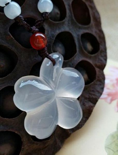 

натуральный натуральный ледяной белый халцедон кулон везучая трава белый агат халцедон четырехлистный клевер кулон оптом, Silver