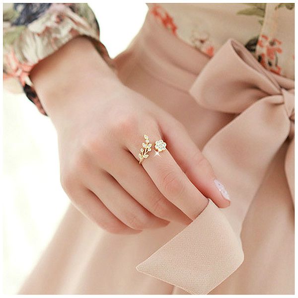 

temperament rhinestones twisted leaves wishful flowers open ring index finger ring rings, Golden;silver