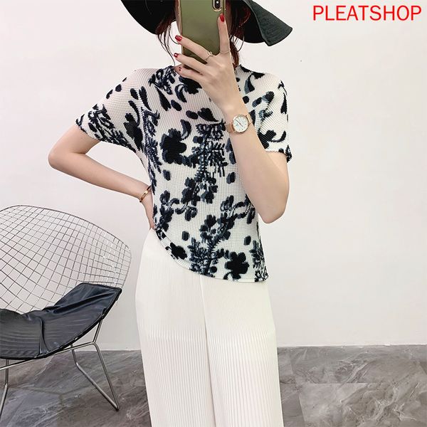 

miyake fold bottoming shirt 2020 summer new tofu pleats wild loose japanese plain t-shirt female tee shirt vintage, White