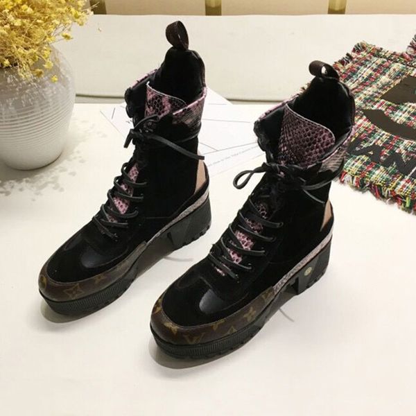 

luxurlv new martin boots women's belt with thick bottom female british wind thick with wild casual short boots motorcycle boots high qu, Black