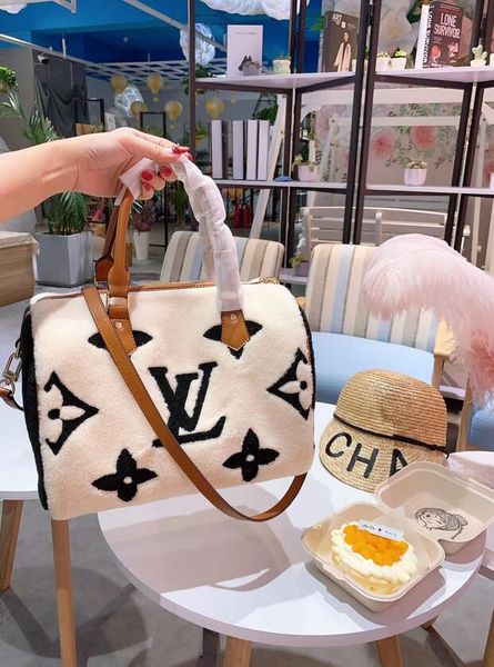 

Luxury hot women oho bag travel bag letterdi co houlder bag pur e 30842 me enger bag keepall bottom rivet with lock head
