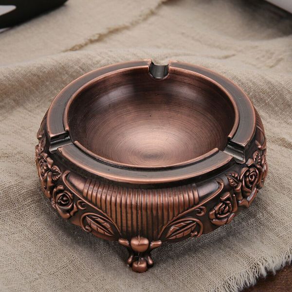 

Винтаж Пепельница Столешница Портативные сигареты Пепельница для наружного использования дома Металла Курение Ash Tray Fancy подарка для мужчин