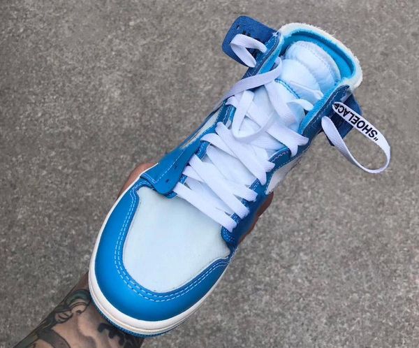 

Cla ic 1 men ba ketball hoe chicago red white blue unc de igner neaker outdoor off trainer port running hoe with box