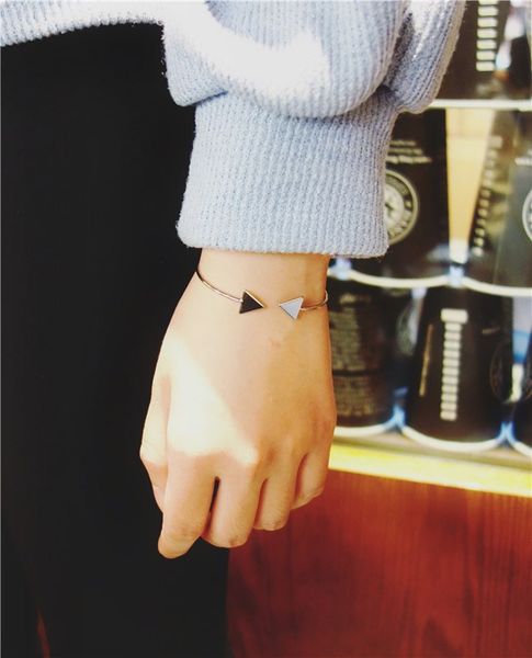 

maxi small triangle bracelet with glossy finish simple fashion style, Black