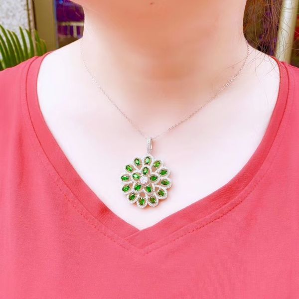 

clear green diopside gemstone pendant for necklace with silver jewelry