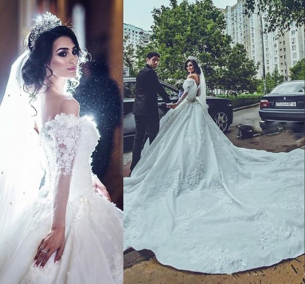 Vestidos de noiva árabe de luxo Princesa mangas compridas vestidos de noiva Turquia Detalhes de renda de flor longa de trem fora do ombro Mariee Dubai
