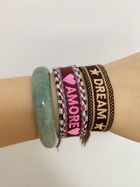 

Высокое качество веревка материал браслет с шитьем слова и кисточкой Марка подар