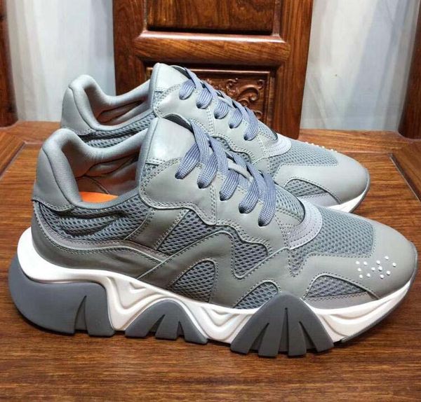 

2019 luxury designer shoes men sneakers chain reaction medusa runner leopard black white suede leather men trainers shoes a66