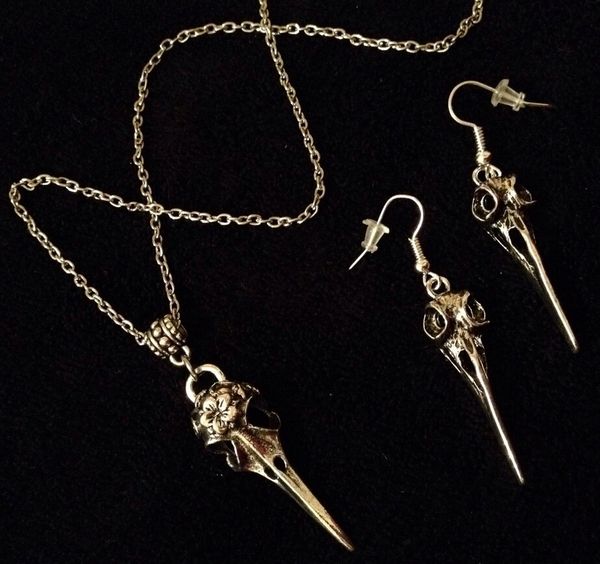 

2019 горячие продажа 10 компл. / лот древняя серебряная ворона череп кулон защита очарование духовное ожерелье серьги набор ювелирных издели, Silver