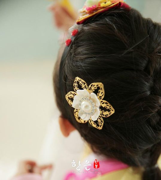 

south korea imported the latest korean clothing headdress wedding card clip adults and children are applicable korean, Slivery;white