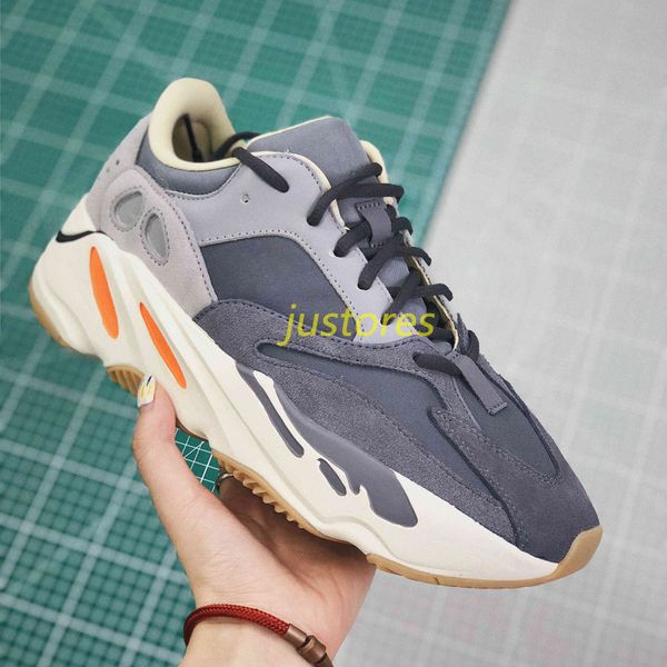 

2019 new arrival woman man designer shoe magnet 700 trainer sneakers 3m reflective inertia kanye shoe casual shoes, Black