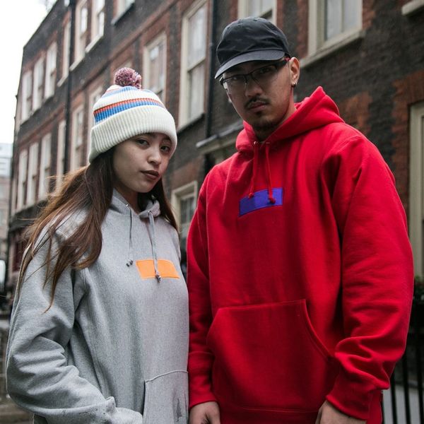 

Мужчины и женщины Hip Hop Box Logo Hoodie Street Одежда Мода Повседневная дизайнер Hoodie Классическая рамка Письмо вышивки Логотип пуловер