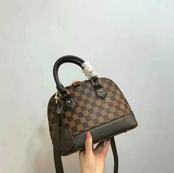 

2019 new fashion ladies shoulder bag classic ladies Messenger bag fashion handbag women's wallet. Size: 25cm