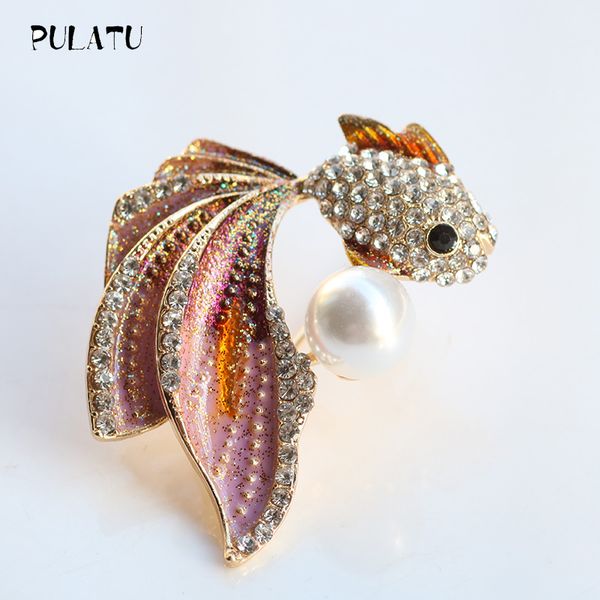 

pulatu new arrival goldfish women brooches pins mosaic austrian rhinestone fish brooch simulation-pearl shining jewelry brooch, Gray