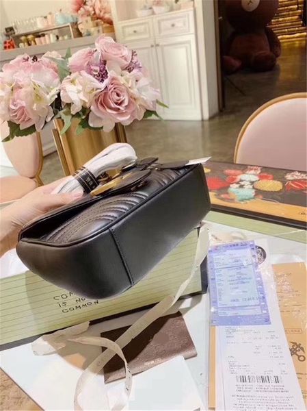 

женин извенй дизайнеѬ из нађѬалной кожи ђмки мод оализаоѬ меок пле