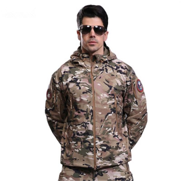 

Men Autumn Winter Outdoor Warm Jackets Fleece Black green Camo print Army Military Camping sports Tops shark skin Waterproof Outerwear