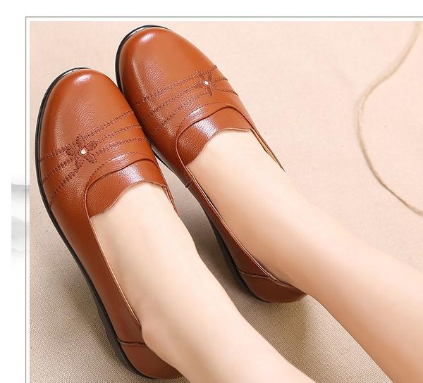 

2019 women's shoes in spring and autumn with new style slope heel round head mother shoes @620, Black