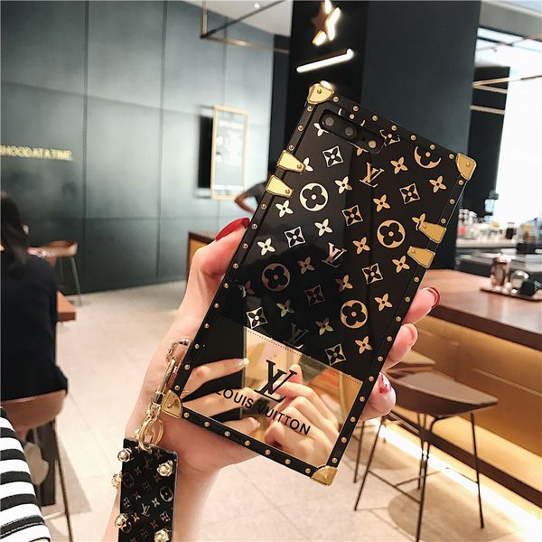 

Luxury phone ca e for iphonex xr x max 8 7 6 plu am ung 10 9 8 note9 note10 a50 a70 de igner brand phone ca e with the key chain