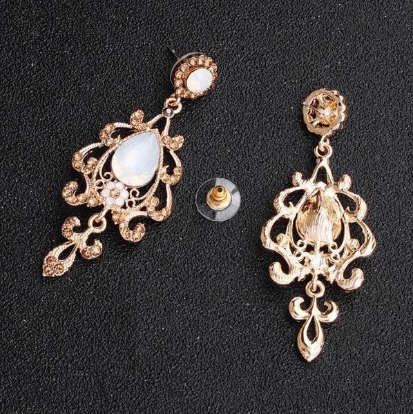 Orecchino di perla di cristallo brillante Disegni di gioielli in oro 2020 Nuovo disponibile Decorazioni di nozze Accessori per feste di compleanno per la sposa damigelle d'onore