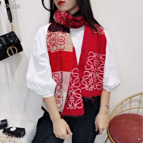 

the new cashmere scarf is a luxury fashion accessory with a size of 70*180ccm ok ok, Black;white