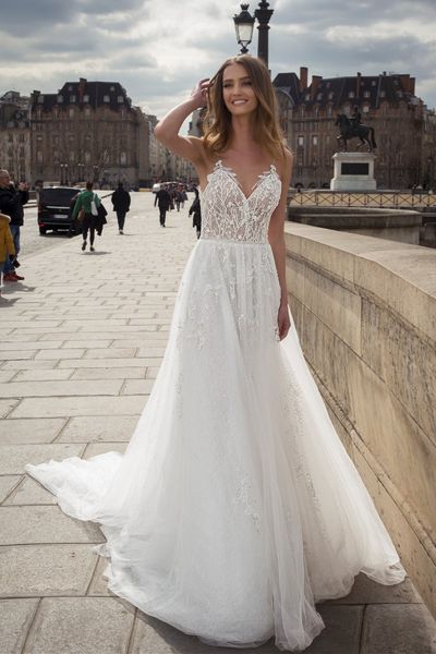

sequins wedding dresses illusion spaghetti backless sleeveless bridal gowns sweep train lace appliqued wedding dress, White