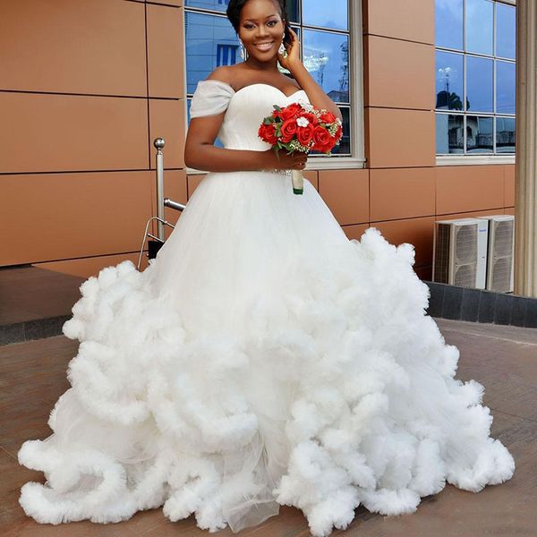 Vestidos de noiva Sweety ombro de fora Vestidos de noiva branco com babados em camadas com nuvens até o chão Vestidos de noiva feitos sob medida