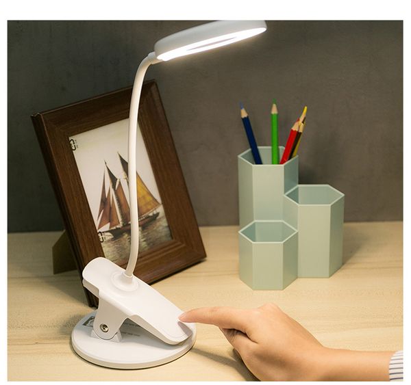 Mini Studio LED alto Gadget Lumen Readig Camera da letto Alimentato a batteria Lampada da tavolo Lampada da scrivania Senza sfarfallio 4 LED Protezione degli occhi Flessibile