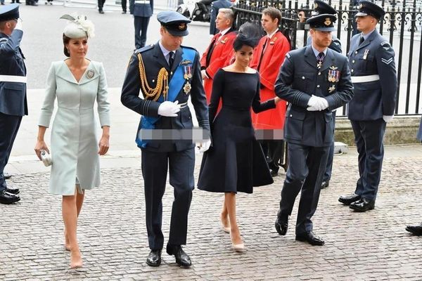 Meghan Markle Navy Curto Vestidos de Baile Mãe Da Noiva Vestidos Uma Linha Na Altura Do Joelho Manga Comprida Noivo Mãe Vestidos de Festa Formal 21768