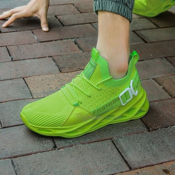 

горячая продажа мода мужская обувь mesh дышащие кроссовки walking мужчины обувь new комфортная легкие кроссовки ae-200303062