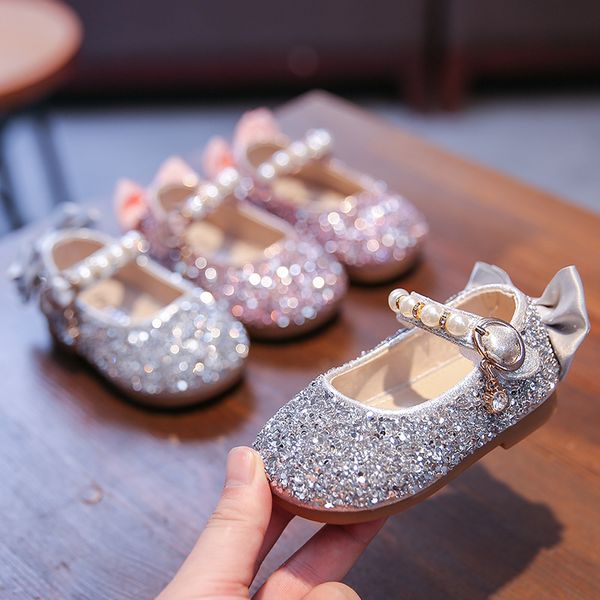 

baby princess shoes girls baby 2020 spring and autumn new small pearl shiny leather shoes soft bottom toddler