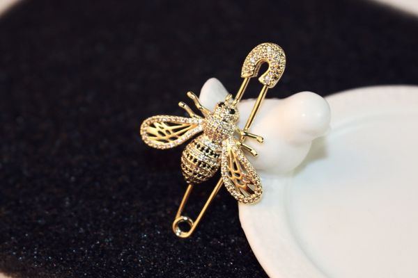 

europe and the united states latest fashion jewelry spot bee brooch temperament set diamond brooch brooch scarf buckle new, high quality, Gray