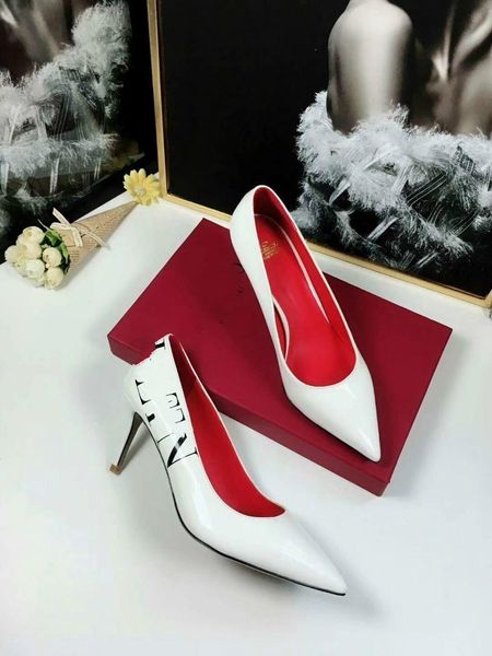 

2020 новый летний лакированной кожи мода fine каблука cusp банкет свадебный high heels898, Black;red