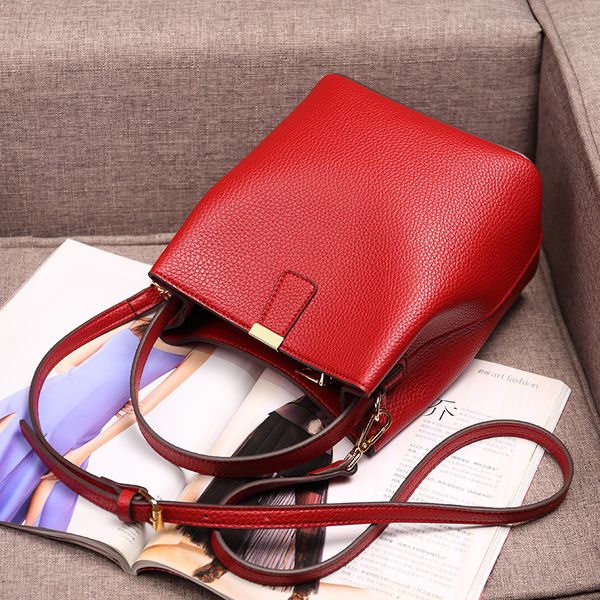 

ranhuang новые прибытия 2020 женская мода ковш сумки высокого качества pu кожаные сумки конструктора плеча сумки красный гонец