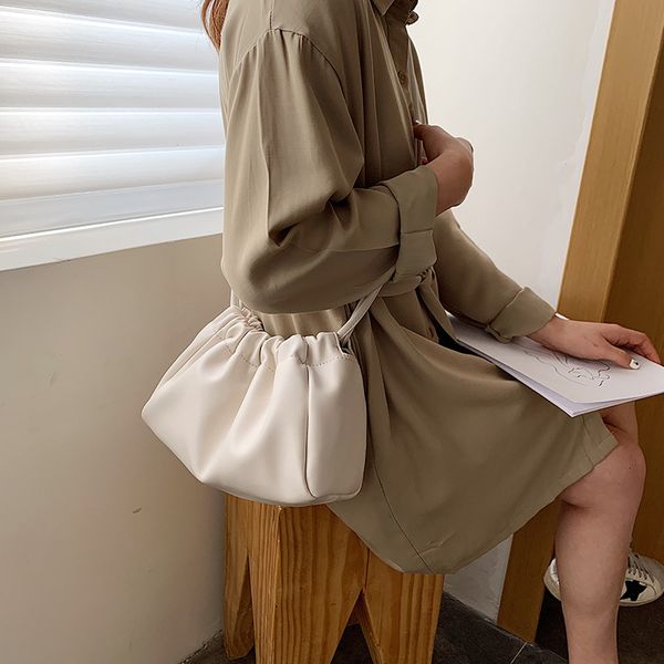 

2020 new shoulder bag women's casual fashion korean version of the messenger bag dumpling clutch